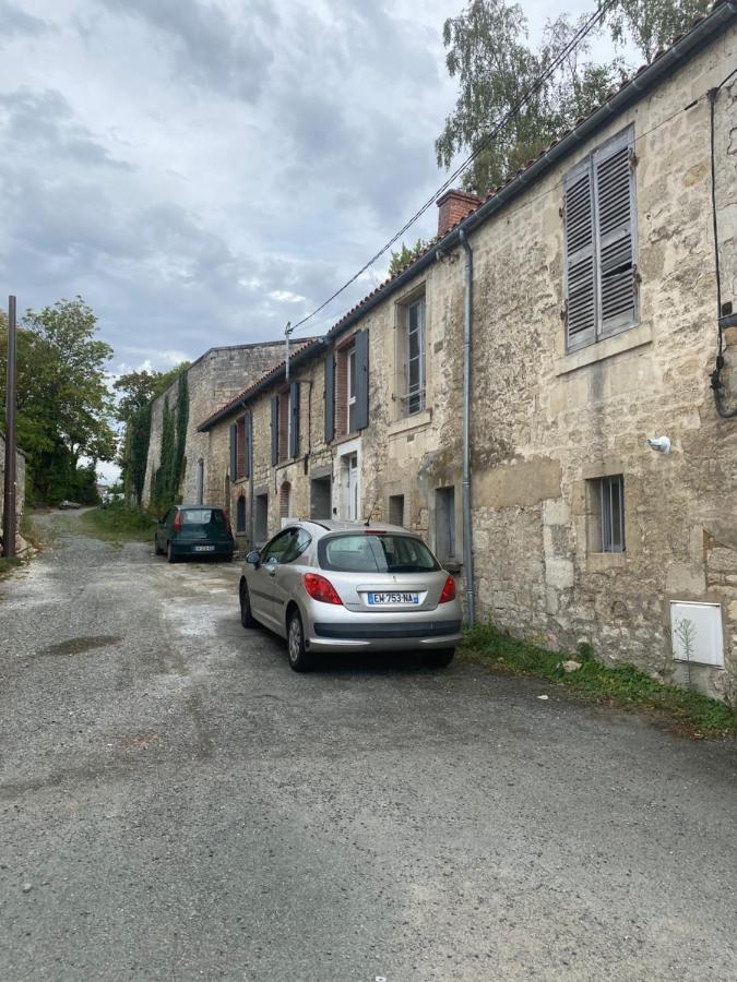 Charmant Appartement Avec Spa Fontenay-le-Comte Exterior photo