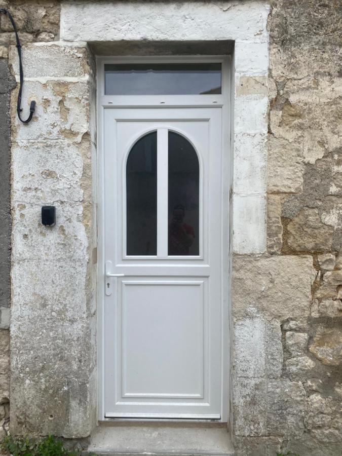 Charmant Appartement Avec Spa Fontenay-le-Comte Exterior photo